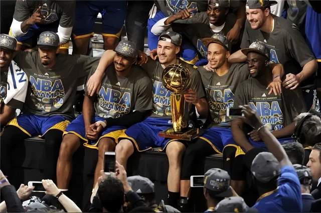 灰熊逆转骑士，库里带队取胜